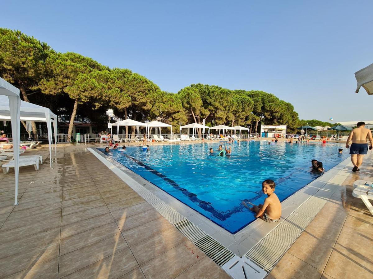 Sporkoey Hotel & Beach Club Darica  Exterior photo